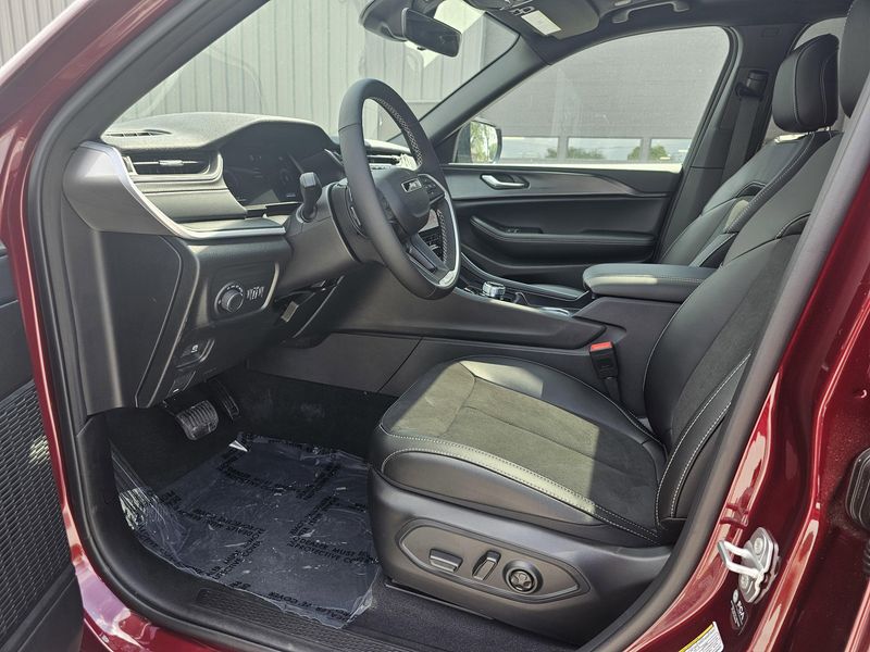 2025 Jeep Grand Cherokee L Altitude XImage 11