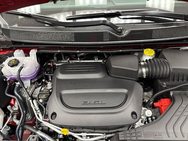 New 2026 Chrysler Pacifica SelectImage 5