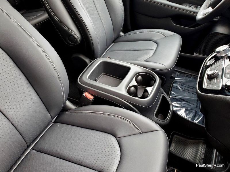 2025 Chrysler Pacifica SelectImage 18