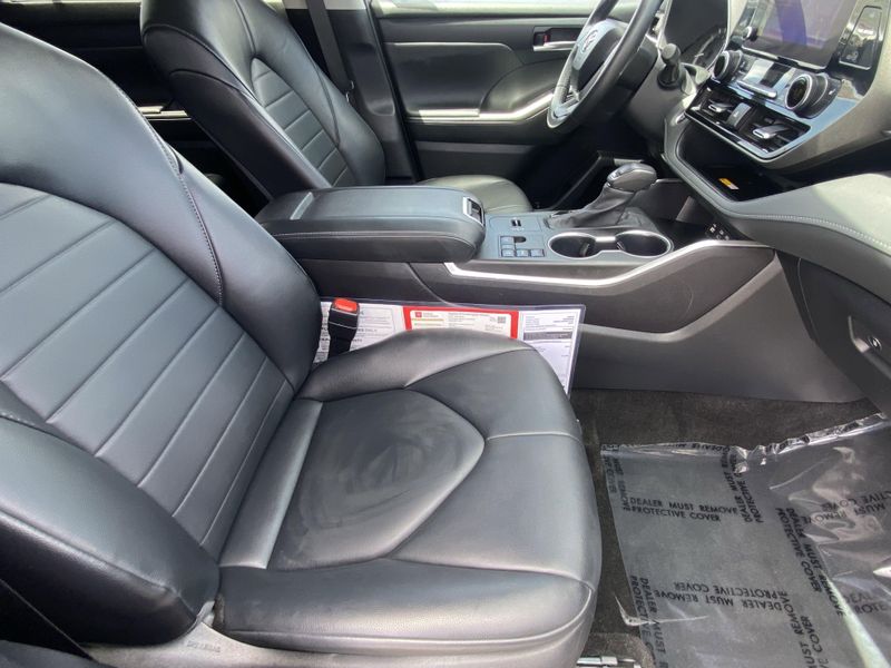 Used 2024 Toyota Highlander XLEImage 10