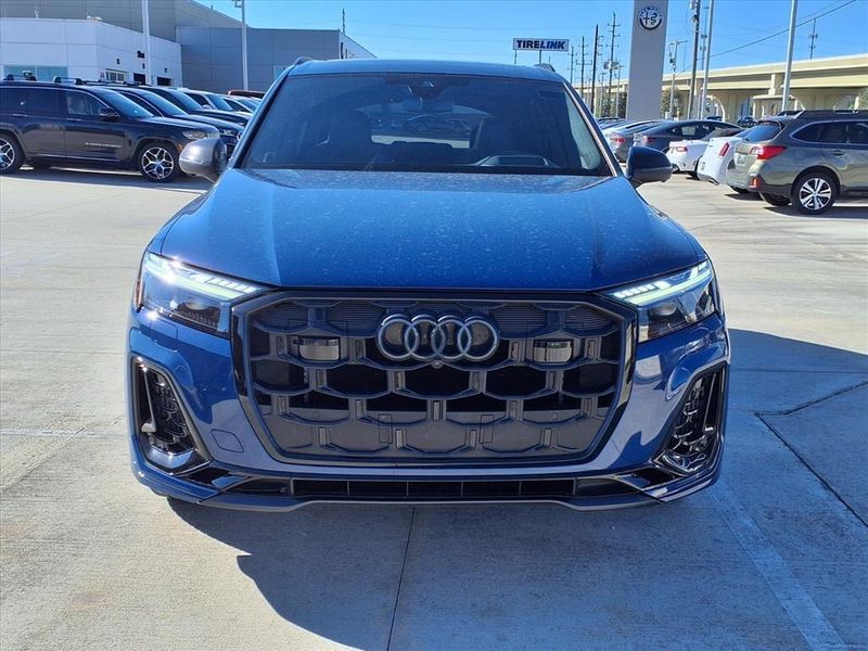 Used 2025 Audi SQ7 PrestigeImage 4