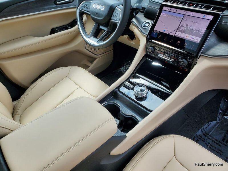 2025 Jeep Grand Cherokee L Limited 4x4Image 39