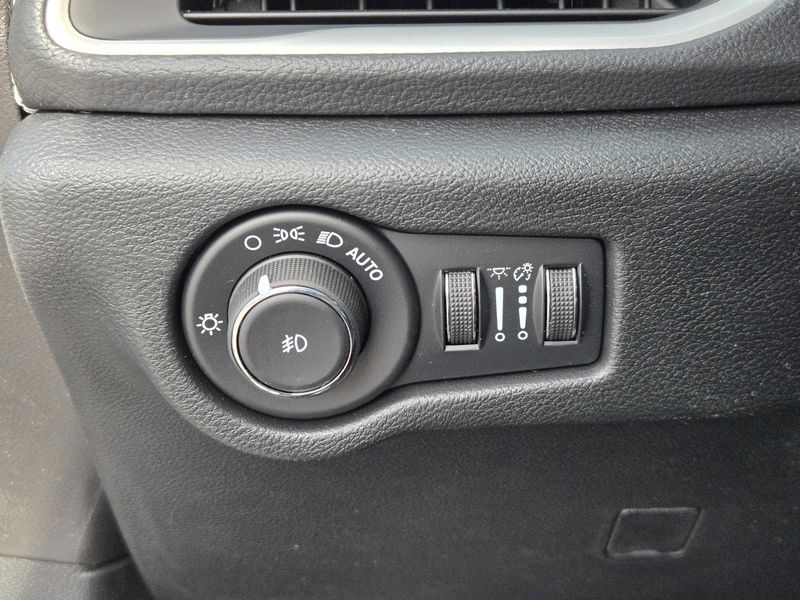 New 2026 Chrysler Pacifica Select FWD
