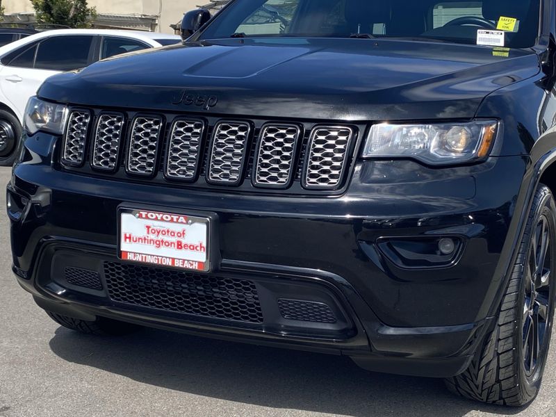 2017 Jeep Grand Cherokee AltitudeImage 9