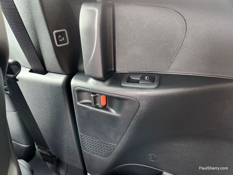 New 2025 Chrysler Voyager LxImage 48