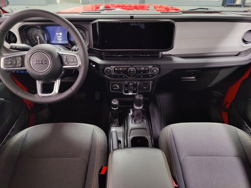 Used 2025 Jeep Wrangler 4xE Sahara 4WDImage 15