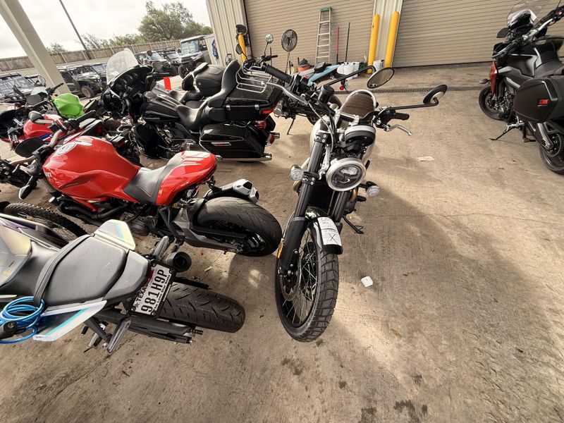 USED 2025 TRIUMPH SCRAMBLER 1200 X Image 2