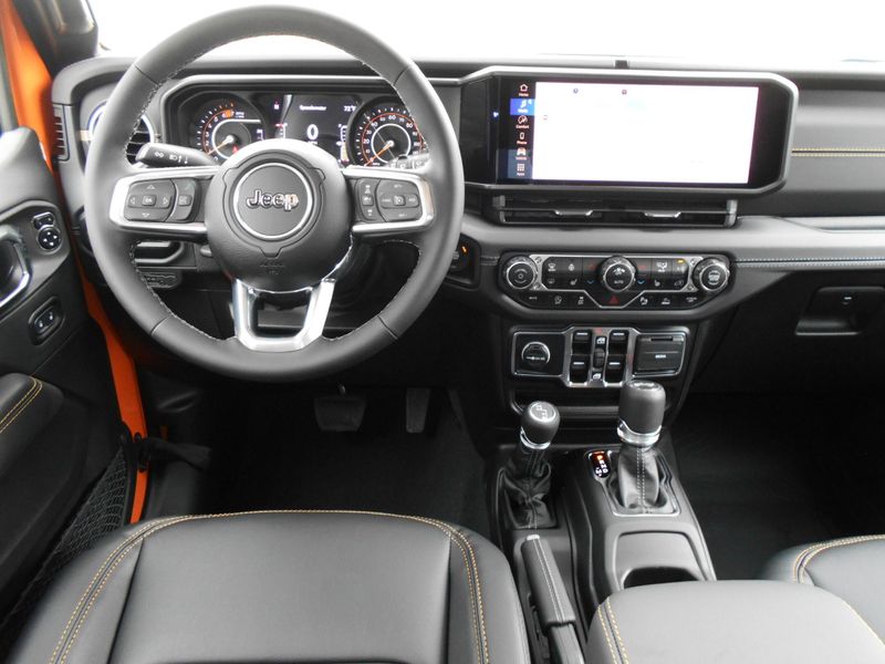 2025 Jeep Wrangler 4-door SaharaImage 4