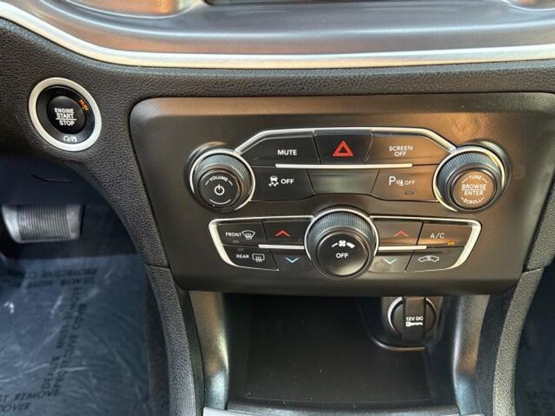 2022 Dodge Charger SXT photo 17