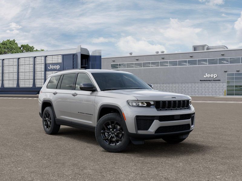 New 2026 Jeep Grand Cherokee L Laredo Altitude 4x4Image 3