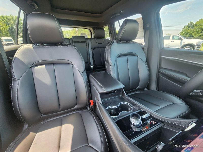 New 2025 Jeep Grand Cherokee Limited 4x4Image 3