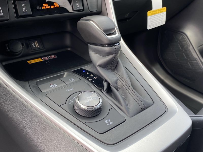 New 2025 Toyota RAV4 Hybrid XSEImage 18