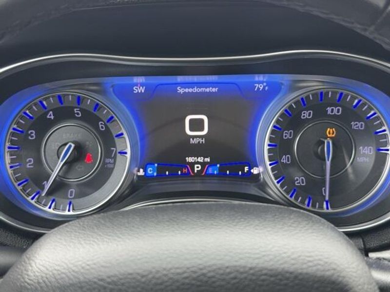 Used 2019 Chrysler 300 TouringImage 9
