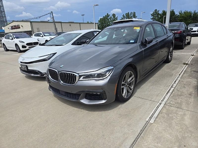 2017 BMW 7 Series 750iImage 1
