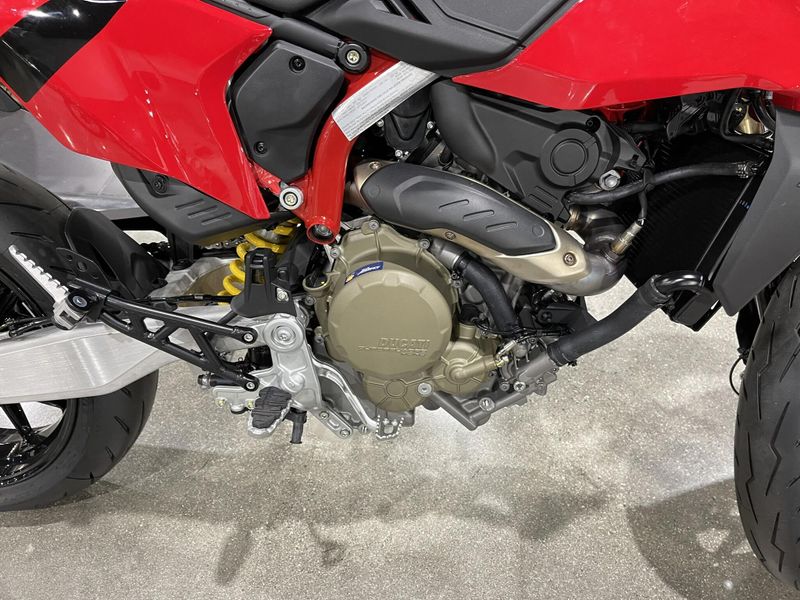 New 2025 Ducati HYPERMOTARD 698 Image 12