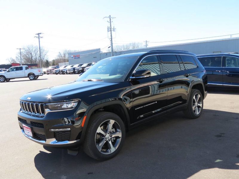 2025 Jeep Grand Cherokee L Limited 4x4Image 4