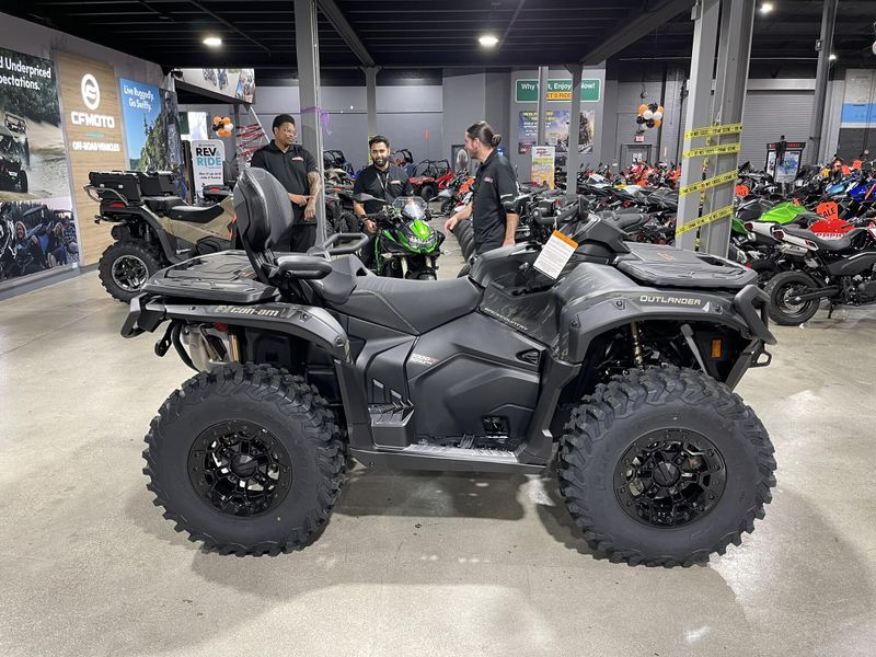 New 2026 Can-Am OUTLANDER MAX BACKCOUNTRY 1000R Image 2