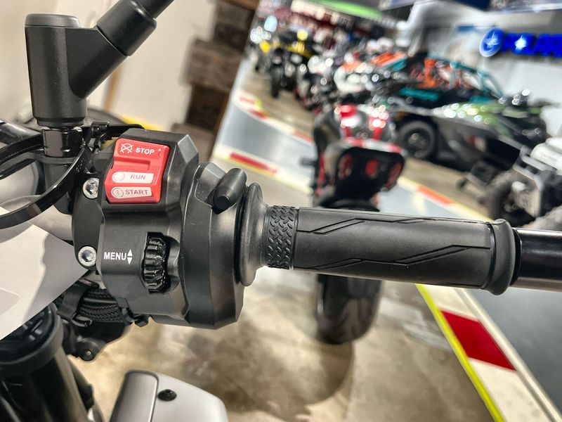 New 2025 Yamaha MT-10 Image 12