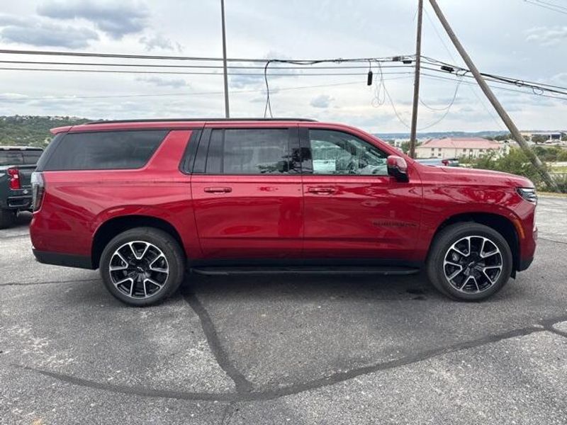 2025 Chevrolet Suburban RST photo 3