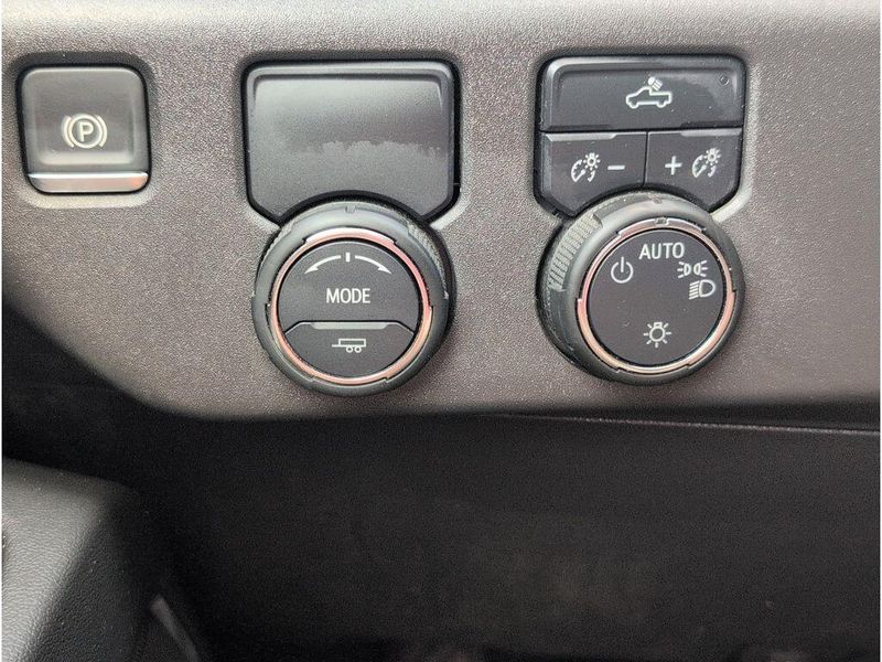 Used 2025 Chevrolet Silverado 1500 LTImage 27