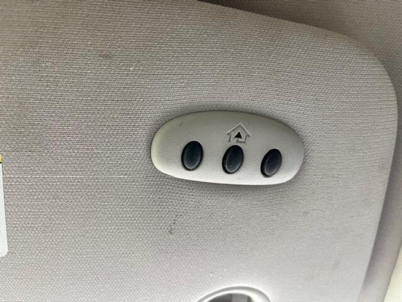 Used 2014 Chrysler Town & Country Image 21