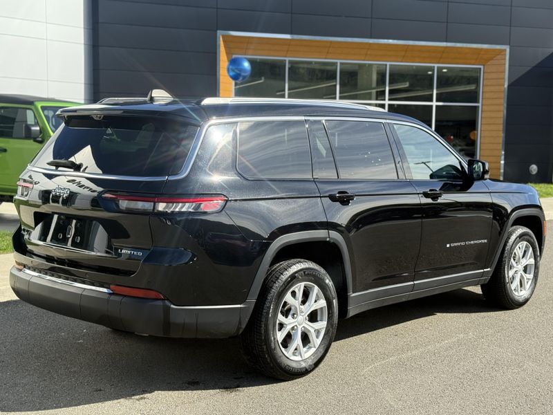 2023 Jeep Grand Cherokee Limited photo 2