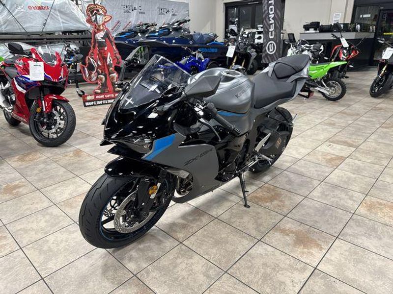 New 2025 Kawasaki NINJA ZX-6R ABS Image 12