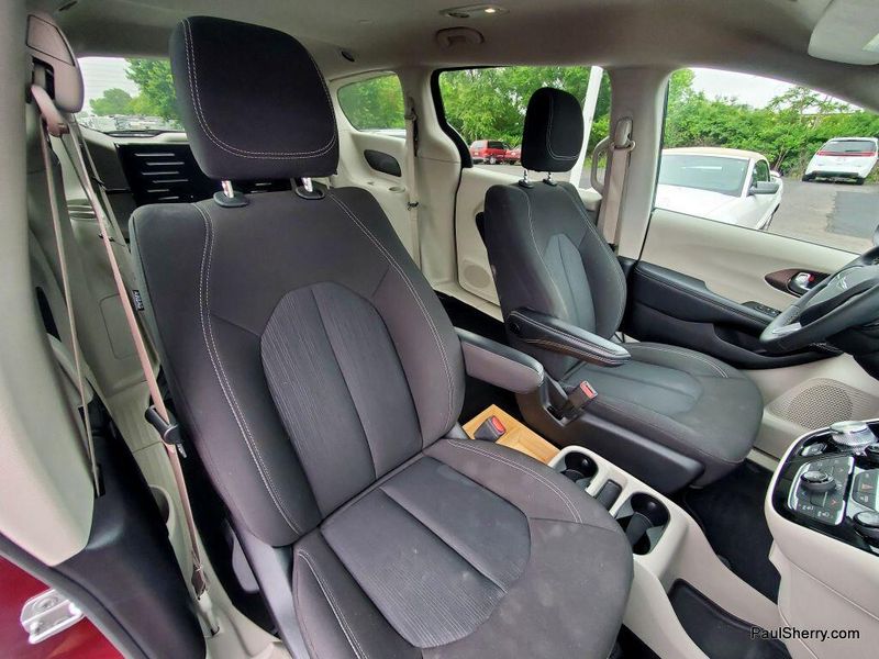 2023 Chrysler Voyager LXImage 24