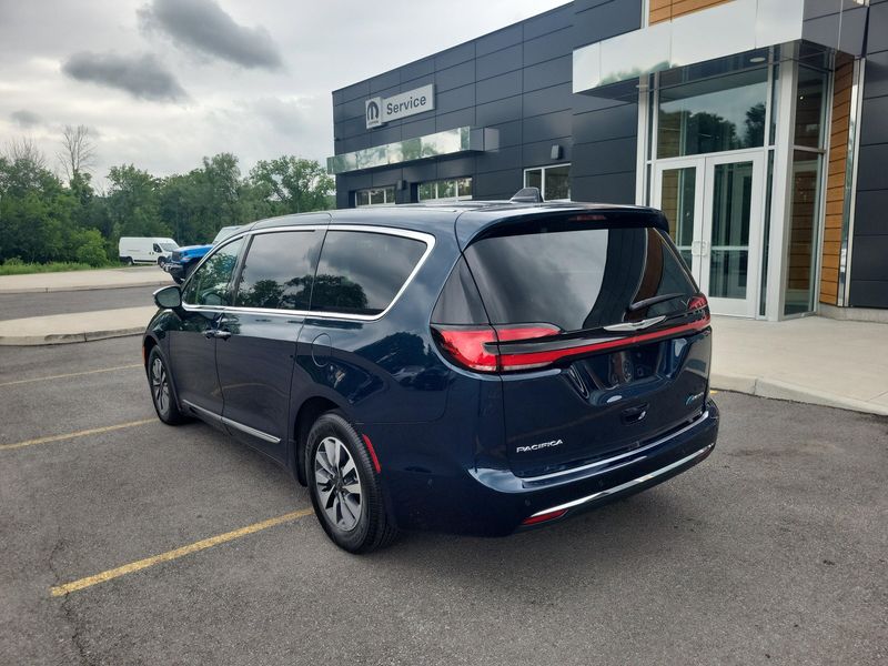 Used 2023 Chrysler Pacifica Hybrid LimitedImage 13