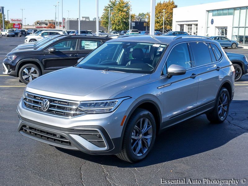 2022 Volkswagen Tiguan SE photo 3