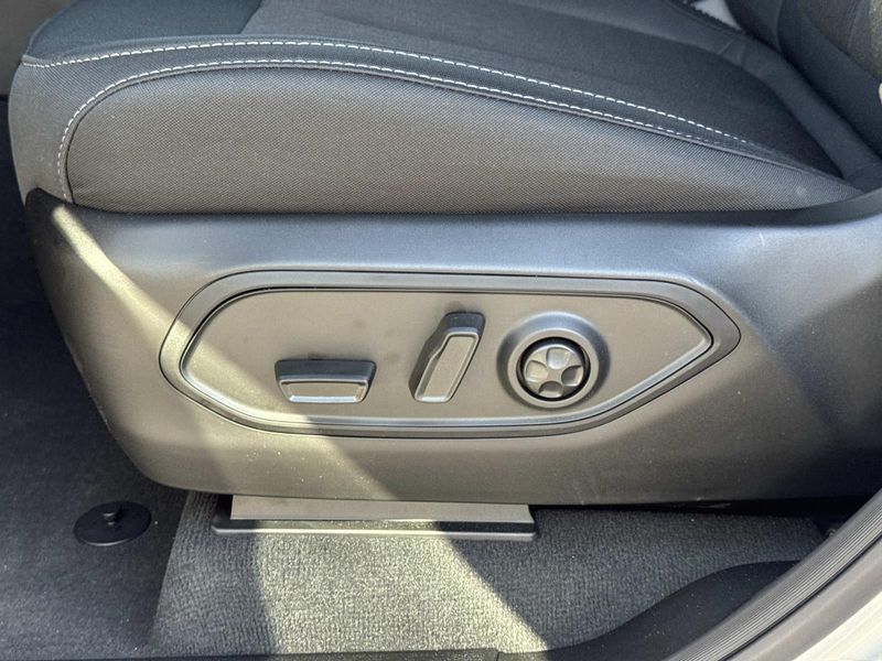New 2026 Jeep Grand Cherokee L Laredo X 4x2