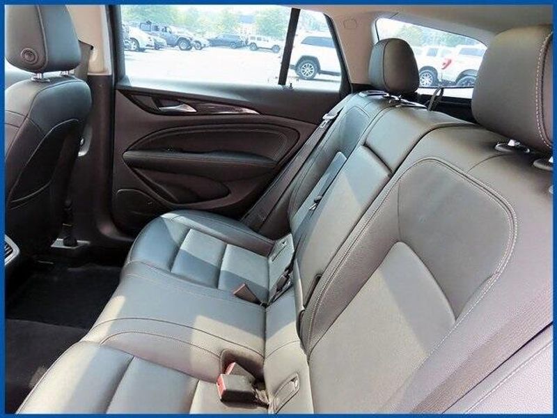 Used 2018 Buick Regal TourX EssenceImage 10
