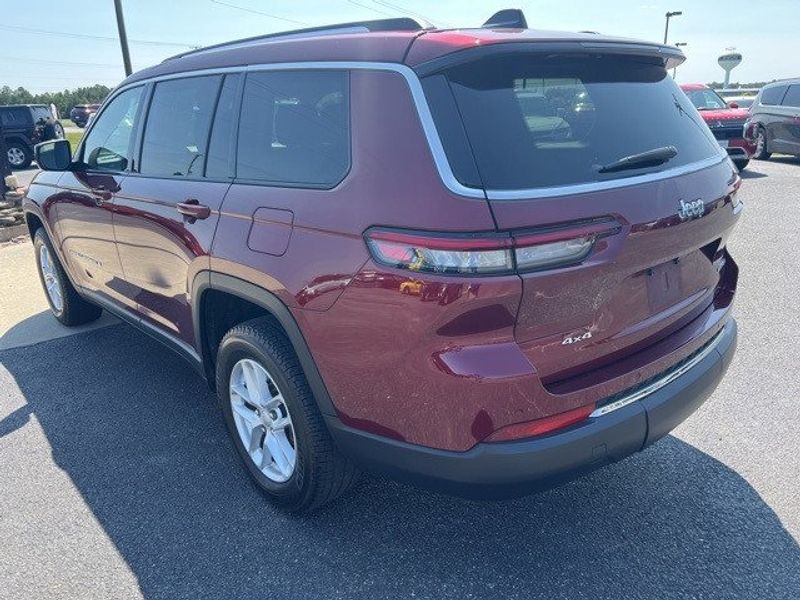 2021 Jeep Grand Cherokee L LaredoImage 3