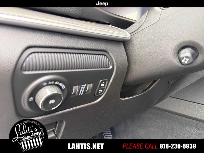 2022 Jeep Wagoneer Series III photo 29