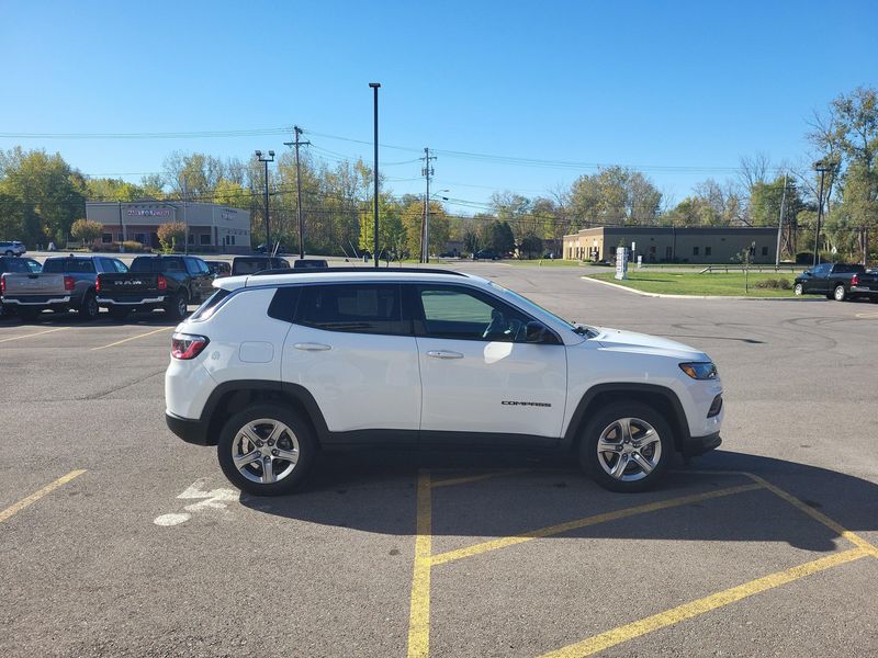 Used 2023 Jeep Compass LatitudeImage 16