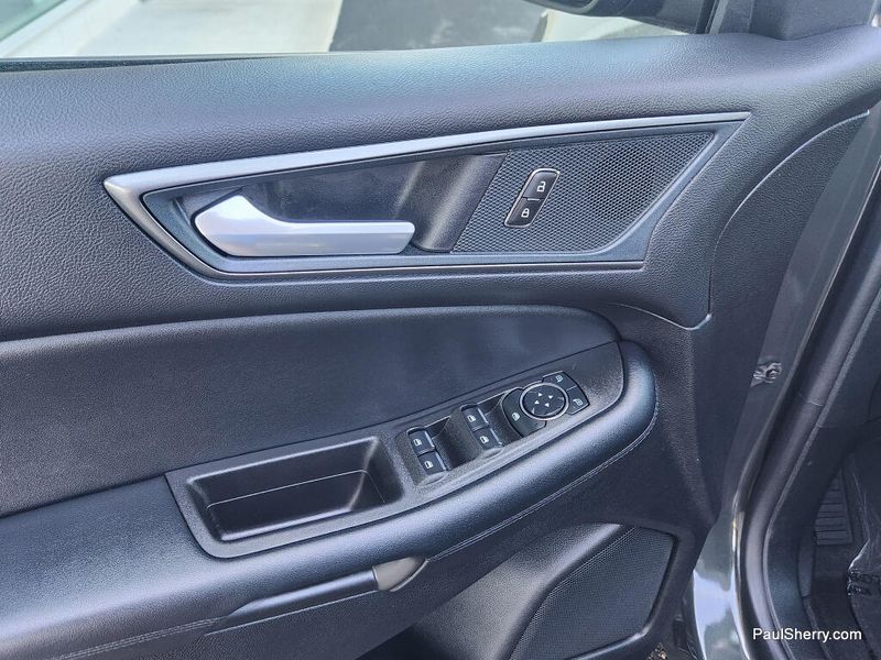 Used 2024 Ford Edge SE