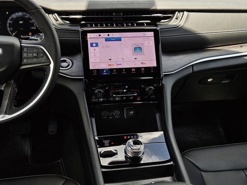 2025 Jeep Grand Cherokee L Limited 4x4Image 31