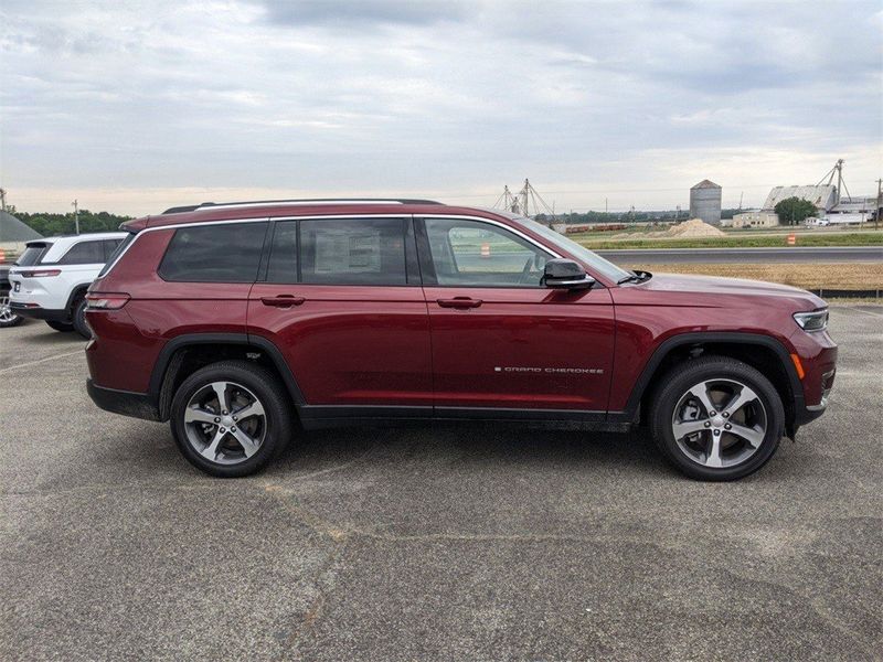 2023 Jeep Grand Cherokee L Limited 4x2Image 3