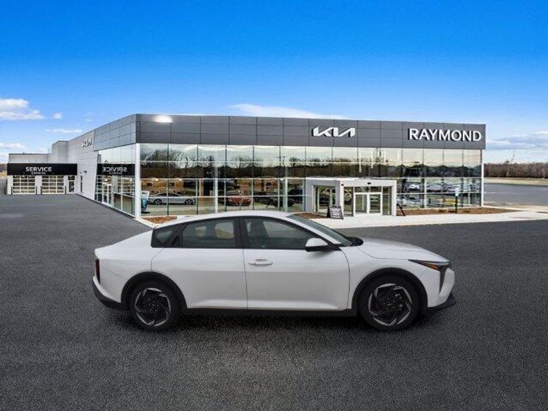Used 2025 Kia K4 EXImage 2