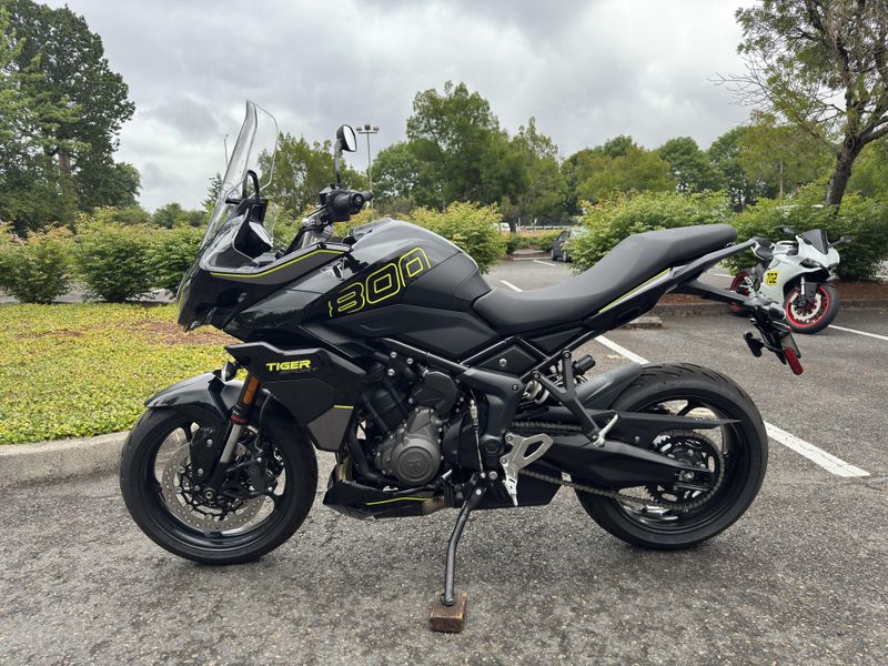 2025 Triumph Tiger Sport 800 - SAPPHIRE BLACK 