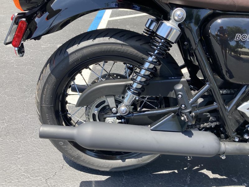 2025 Triumph BONNEVILLE T120 BLACK