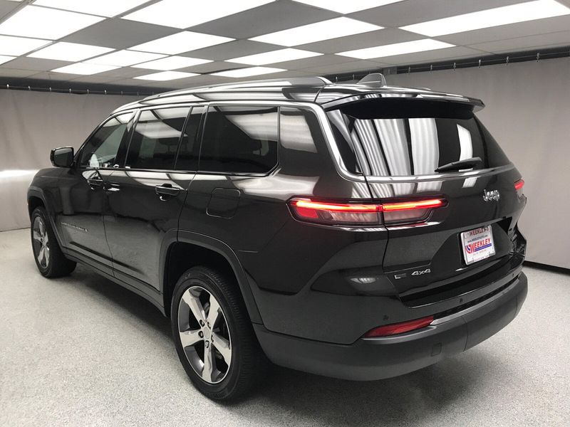 Used 2022 Jeep Grand Cherokee L LimitedImage 11