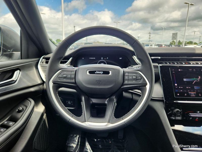 New 2025 Jeep Grand Cherokee Laredo 4x2Image 31