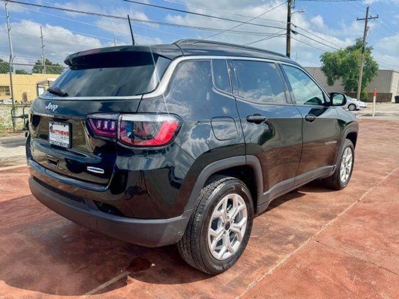 Used 2025 Jeep Compass LatitudeImage 5