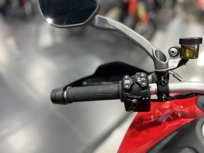 New 2025 Ducati MULTISTRADA V4 Image 10