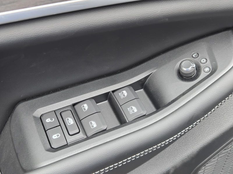 New 2026 Jeep Grand Cherokee Laredo Altitude 4x4