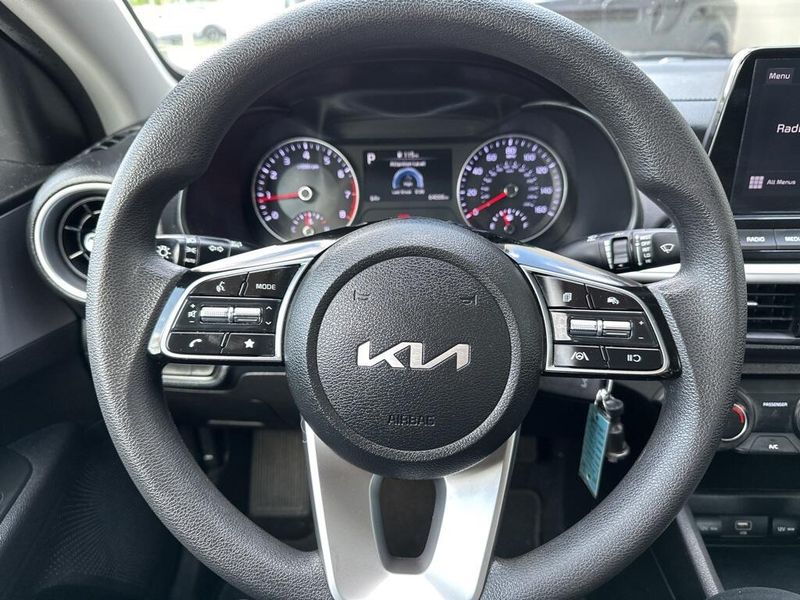 2022 Kia Forte LXSImage 31