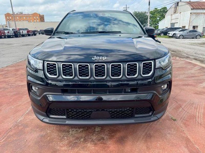 Used 2025 Jeep Compass LatitudeImage 2
