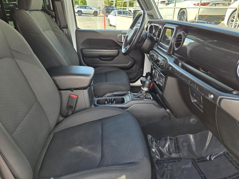 Used 2022 Jeep Wrangler Unlimited Sport Altitude 4x4