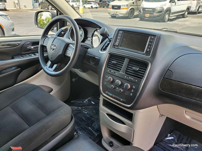 Used 2020 Dodge Grand Caravan SEImage 4